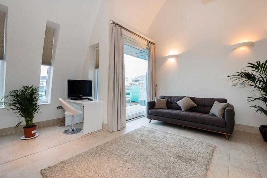 Appartement Elegant Penthouse Retreat Near Bridgecheckhostprofile *