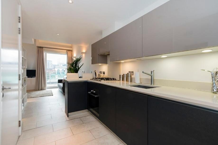 Elegant Penthouse Retreat Near Bridgecheckhostprofile Appartement Londres
