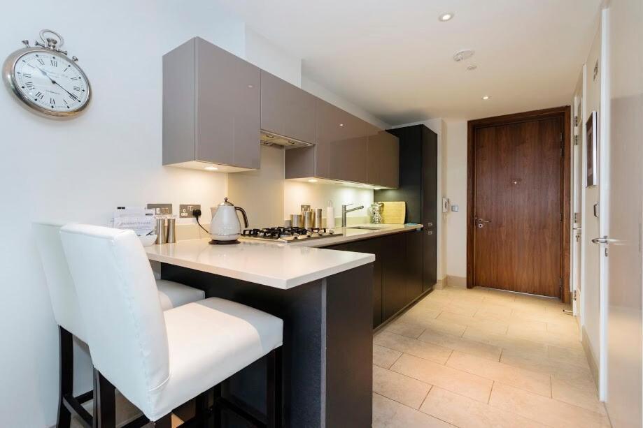 Elegant Penthouse Retreat Near Bridgecheckhostprofile Londres